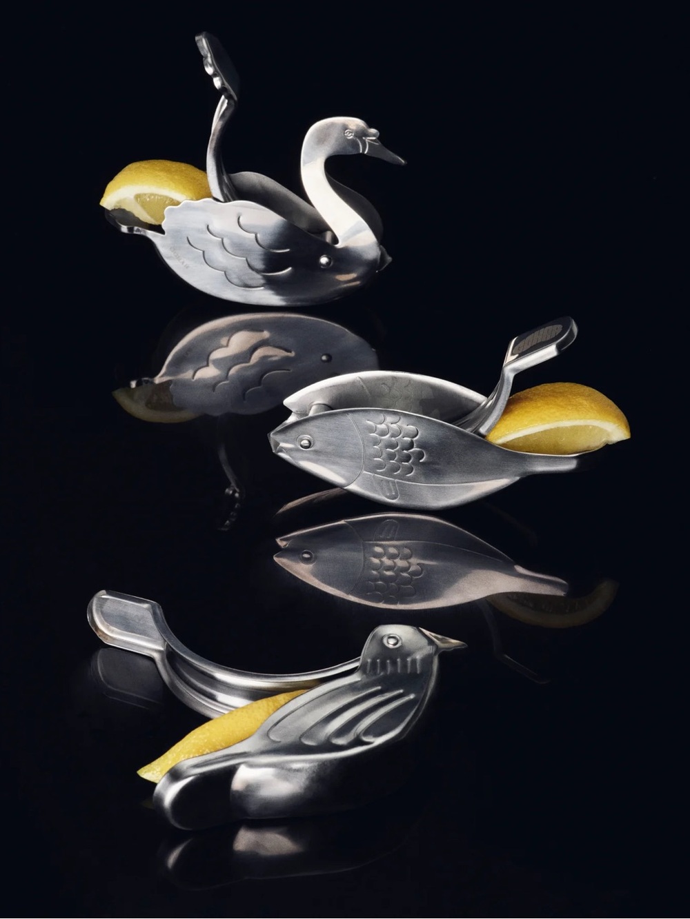 GOHAR stainless steel swan lemon squeezer.
